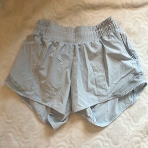 Lululemon Hotty Hot Short II *2.5" in light blue size 4
